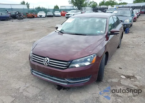 2014 Volkswagen Passat 2.5L Wolfsburg Edition z USA, uszkodzony, nr VIN 1VWAP7A37EC015096